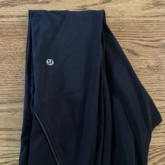 Lulu lemon leggings with mesh cutouts - Picture 5 of 5